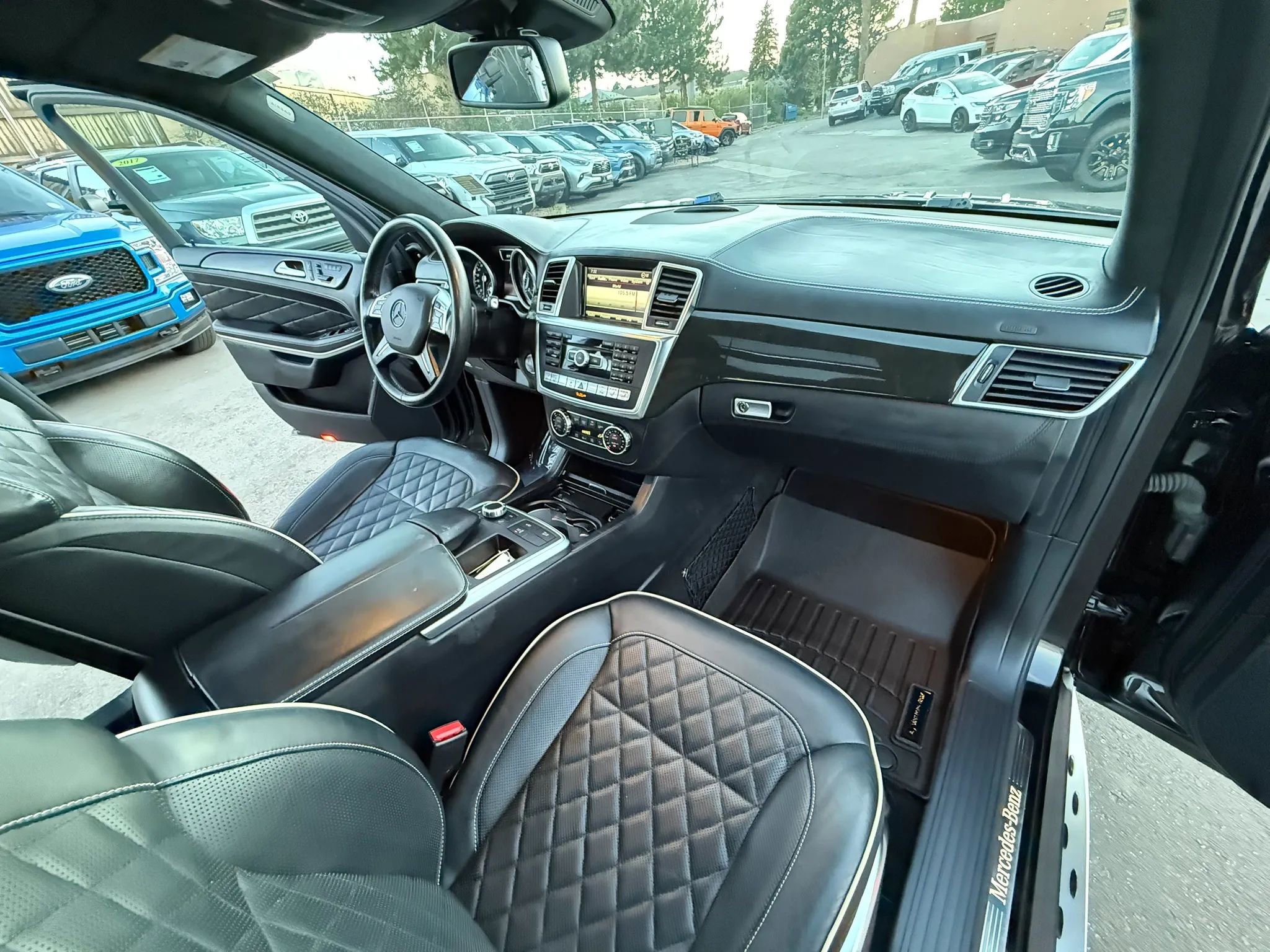 Used 2015 Mercedes-Benz GL 550 4MATIC image 30