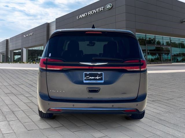 Used 2023 Chrysler Pacifica Touring-L image 4