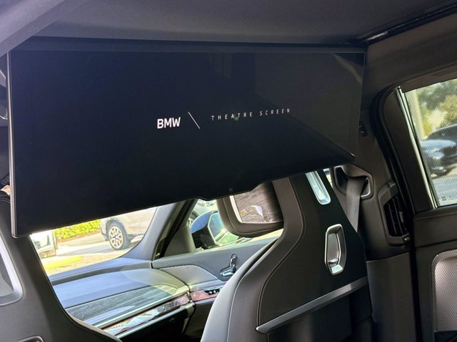Used 2023 BMW i7 xDrive60 AWD/4WD image 13