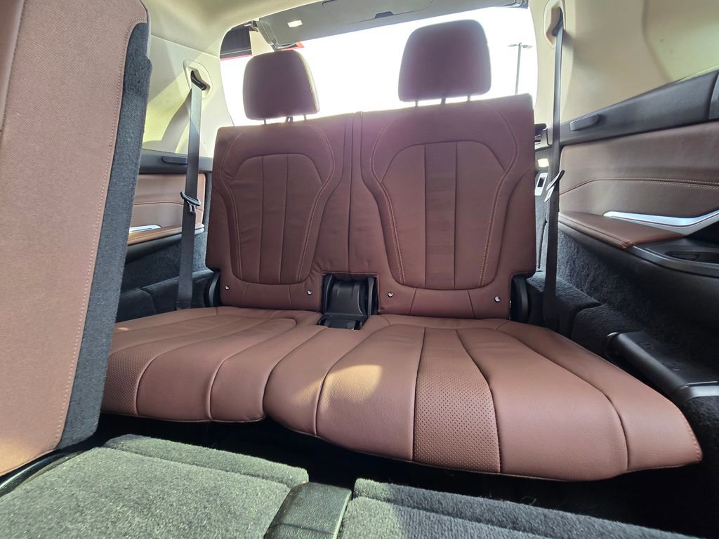 Used 2022 BMW X7 xDrive40i w/ Premium Package AWD/4WD image 24