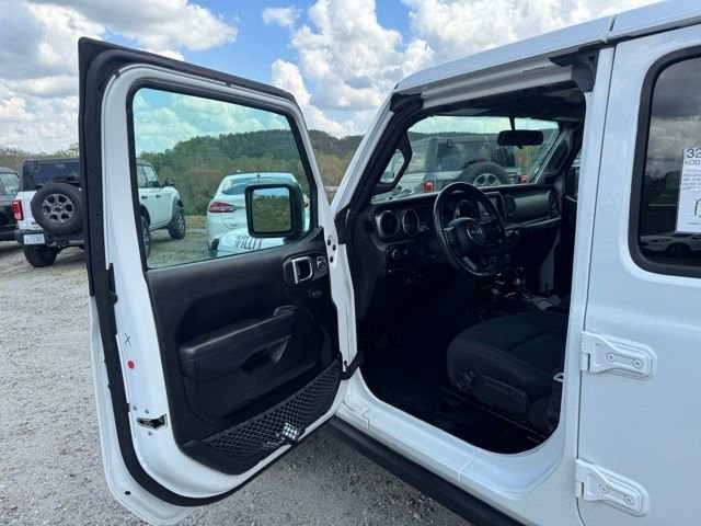 Used 2023 Jeep Wrangler Unlimited w/ Cold Weather Group AWD/4WD image 15