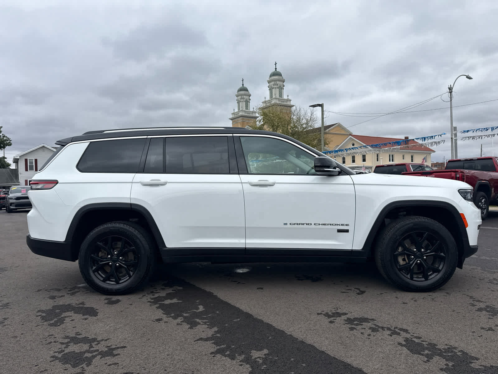 Used 2023 Jeep Grand Cherokee L Limited AWD/4WD image 4