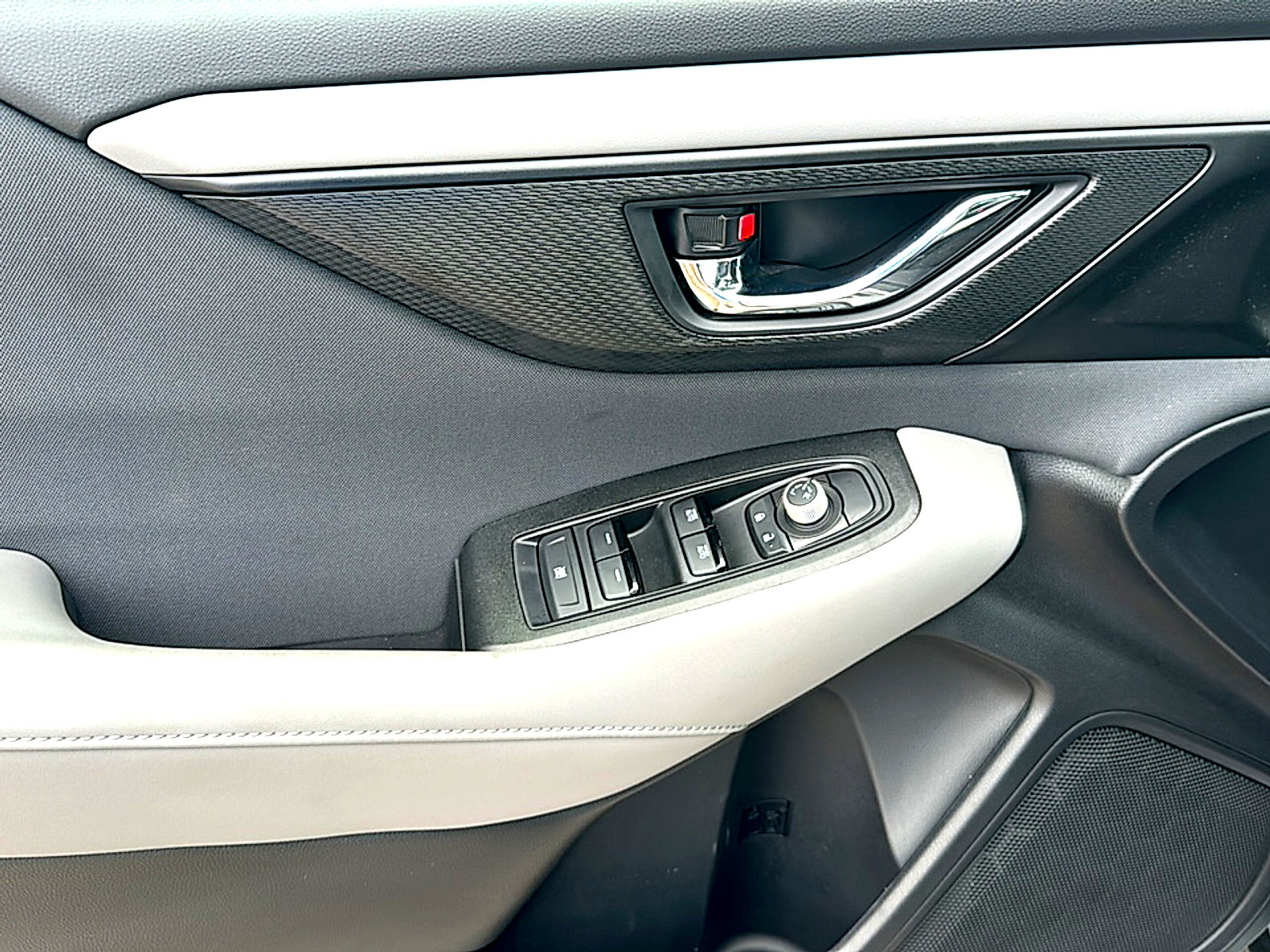 Used 2025 Subaru Outback Premium image 16