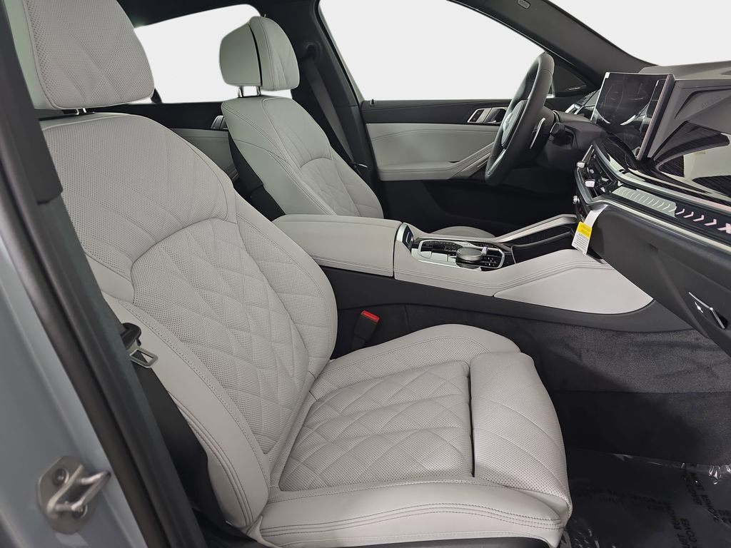 New 2026 BMW X6 xDrive40i w/ Climate Comfort Package image 9