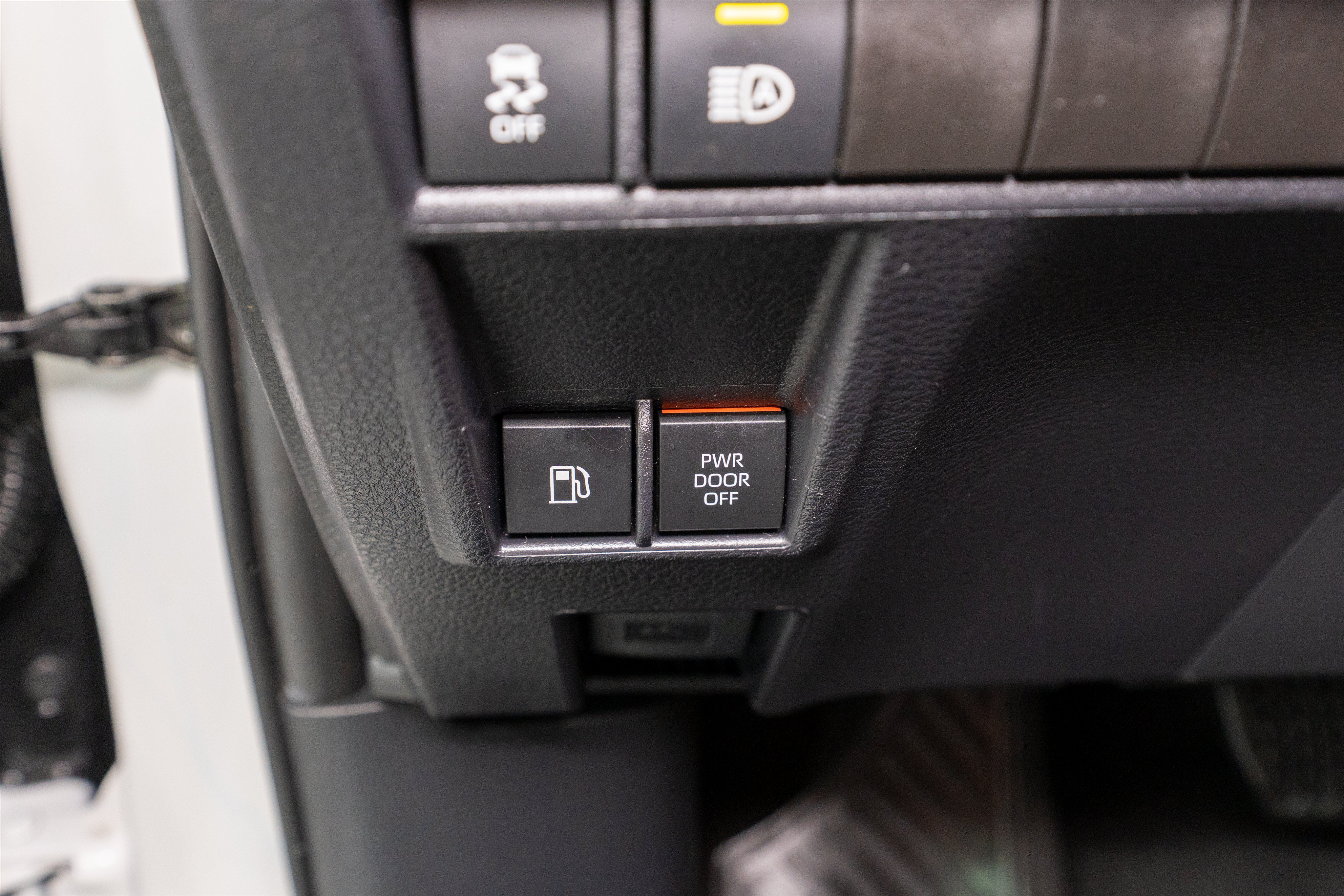 Used 2026 Toyota Sienna XLE FWD image 30