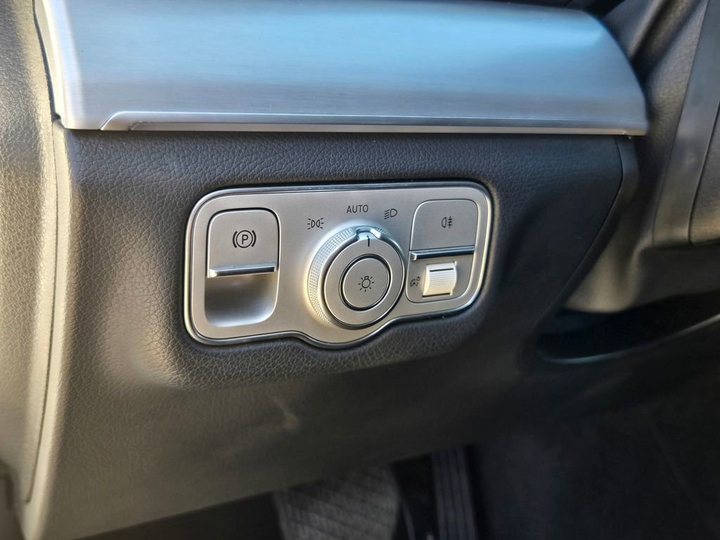 Used 2024 Mercedes-Benz GLE 450e 4MATIC image 18