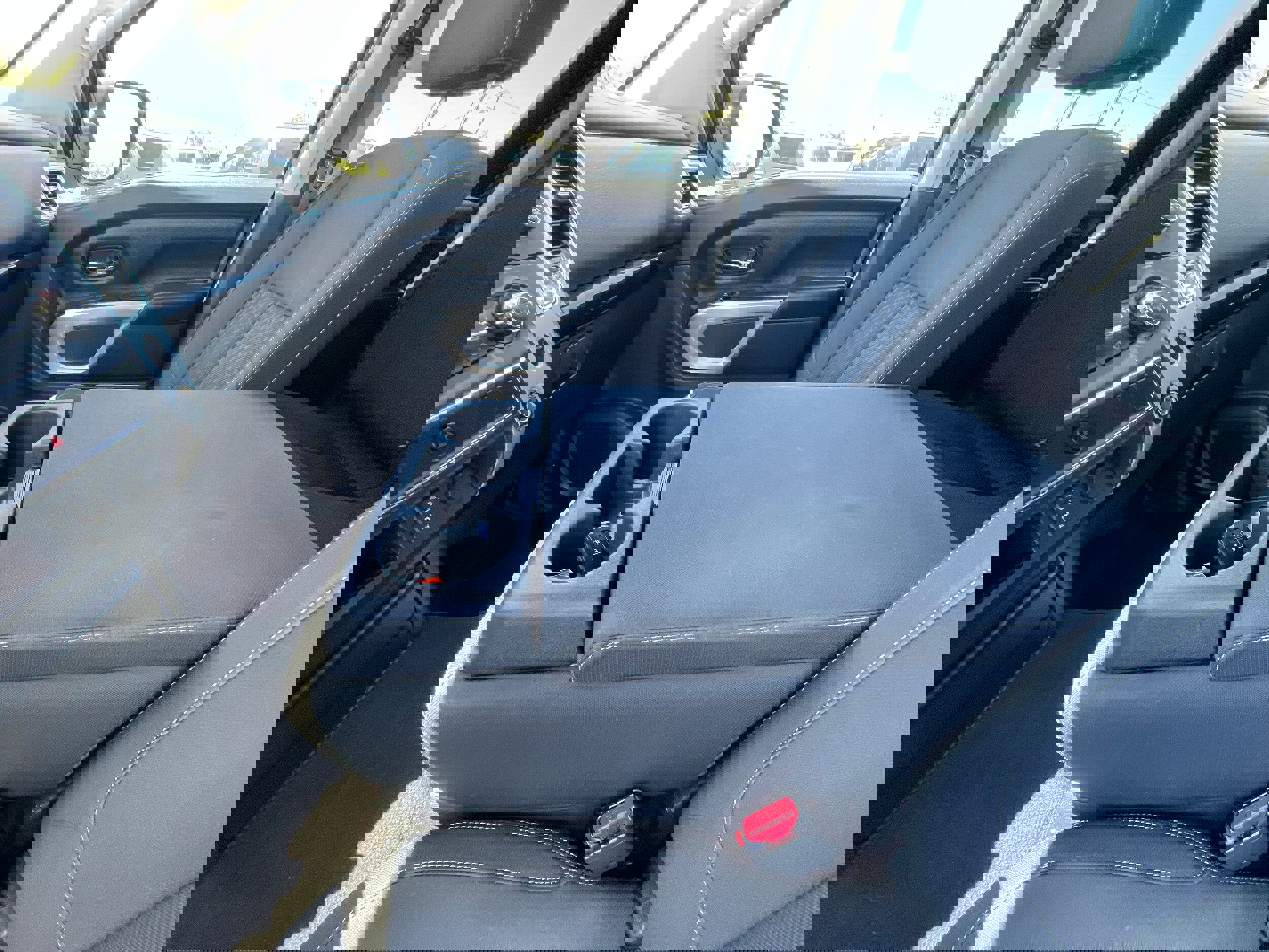 Used 2018 Nissan Titan SV image 23