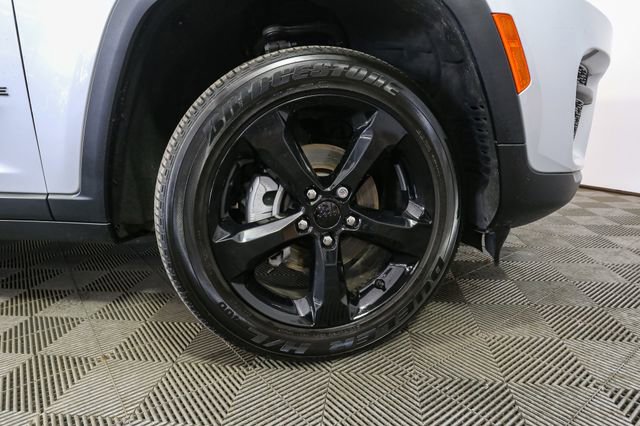 Used 2024 Jeep Grand Cherokee Altitude AWD/4WD image 15