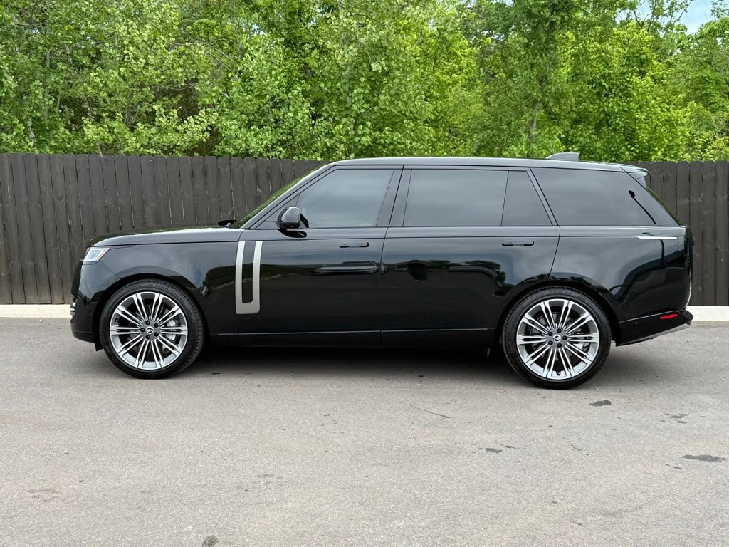 Used 2025 Land Rover Range Rover Long Wheelbase SE AWD/4WD image 2