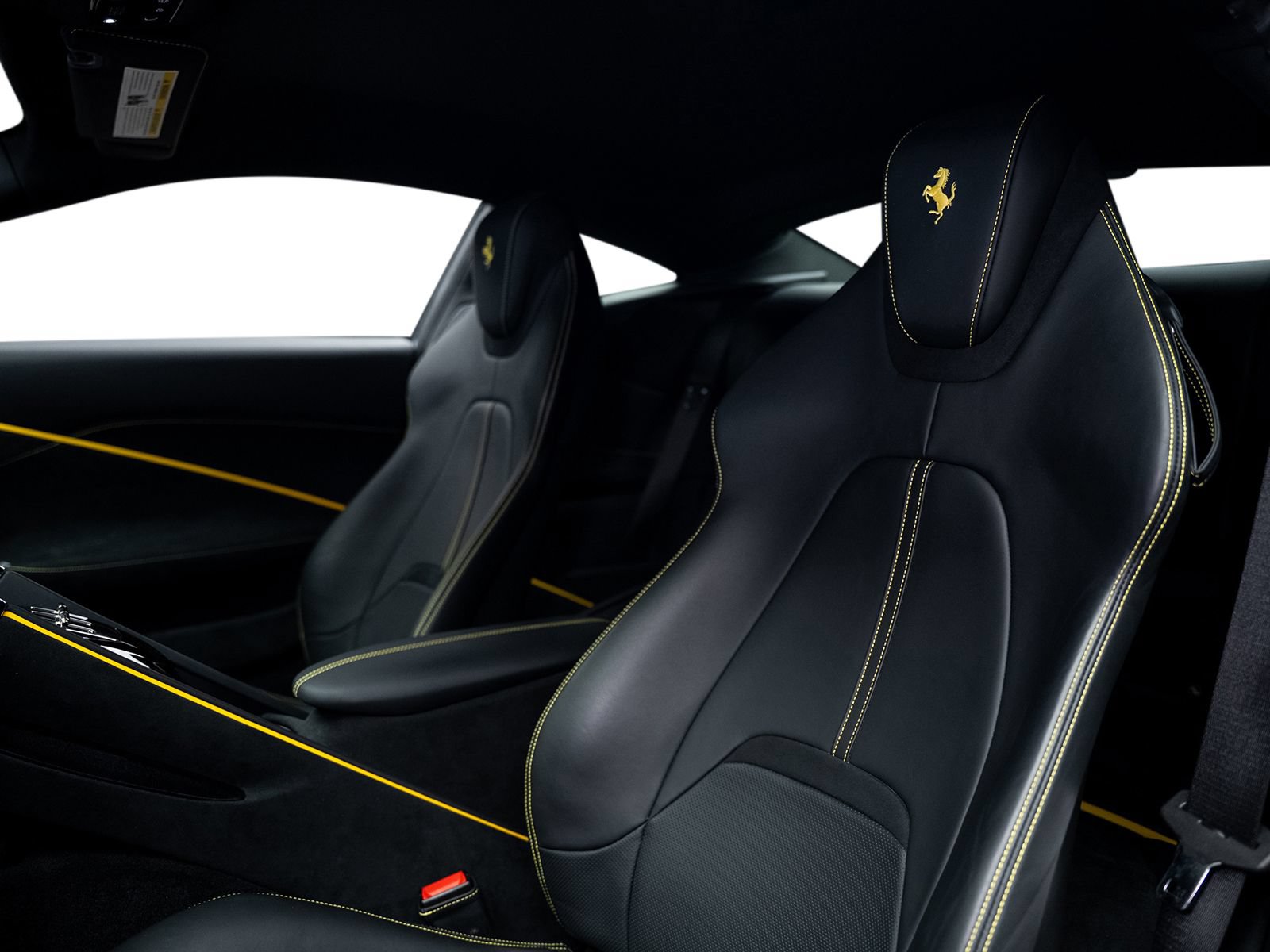 Used 2022 Ferrari Roma RWD image 33