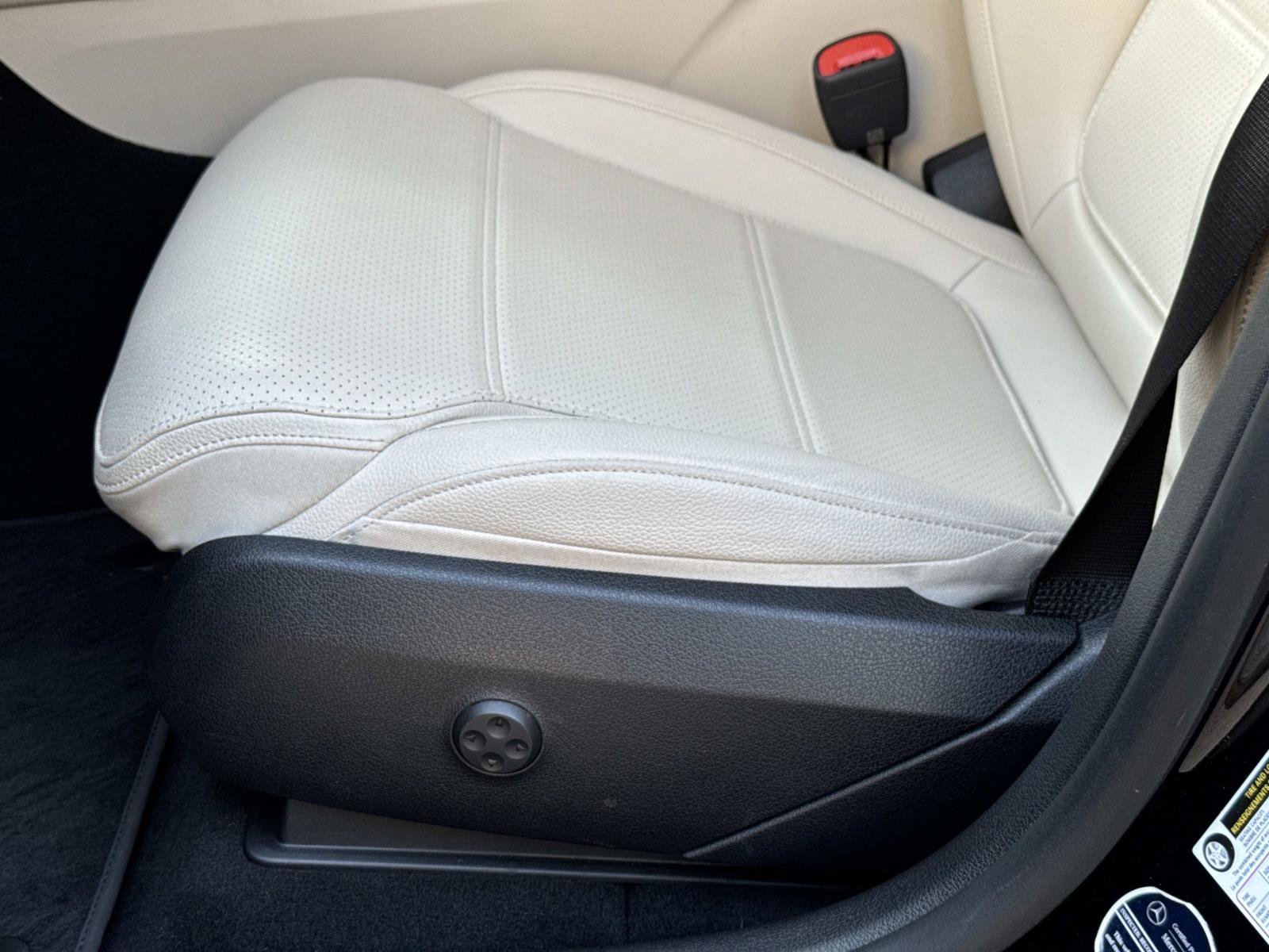 Used 2024 Mercedes-Benz GLC 300 4MATIC image 20