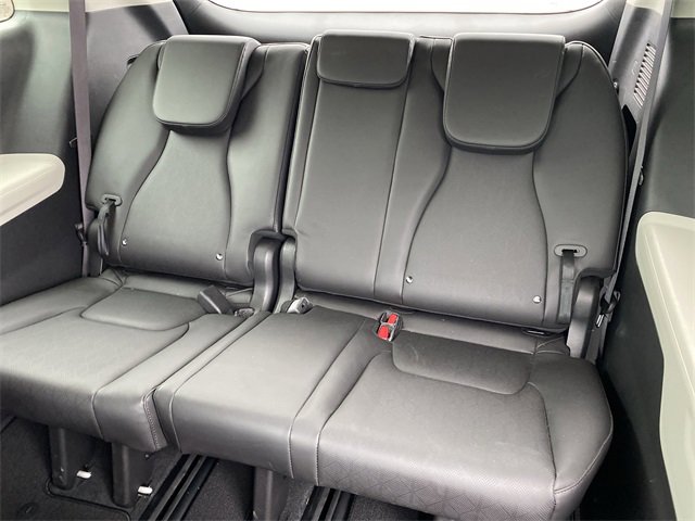 Used 2023 Kia Carnival LX image 36