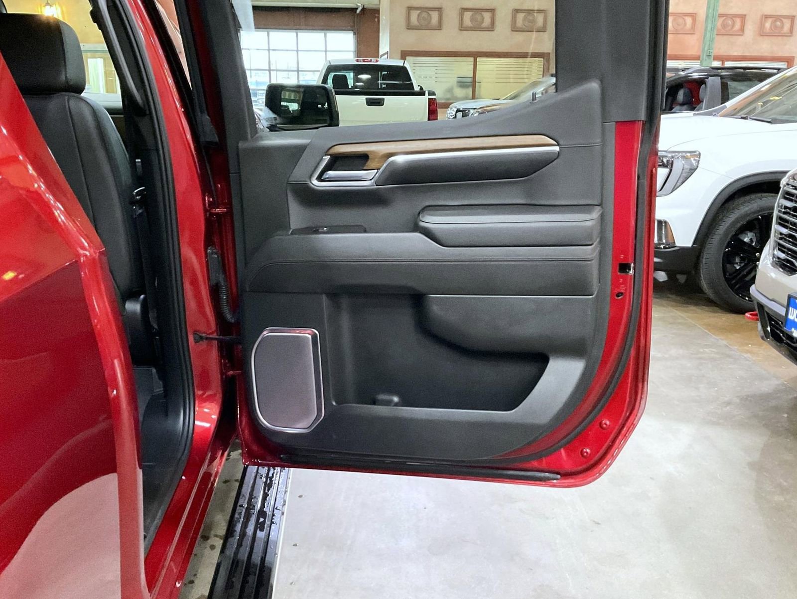 Certified 2023 Chevrolet Silverado 1500 High Country w/ Technology Package image 17