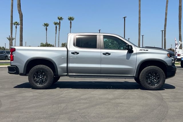 Used 2023 Chevrolet Silverado 1500 ZR2 w/ Technology Package AWD/4WD image 3