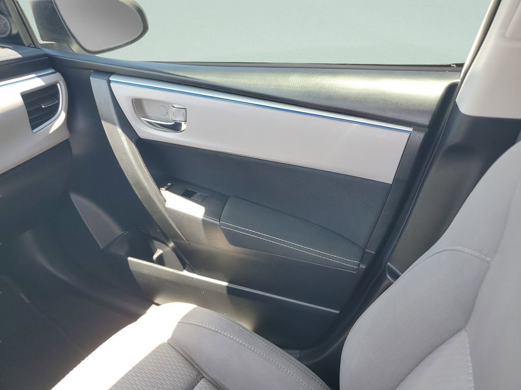 Used 2016 Toyota Corolla LE FWD image 18