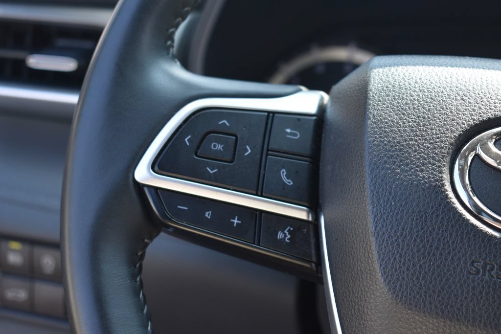 Used 2025 Toyota Highlander LE FWD image 15