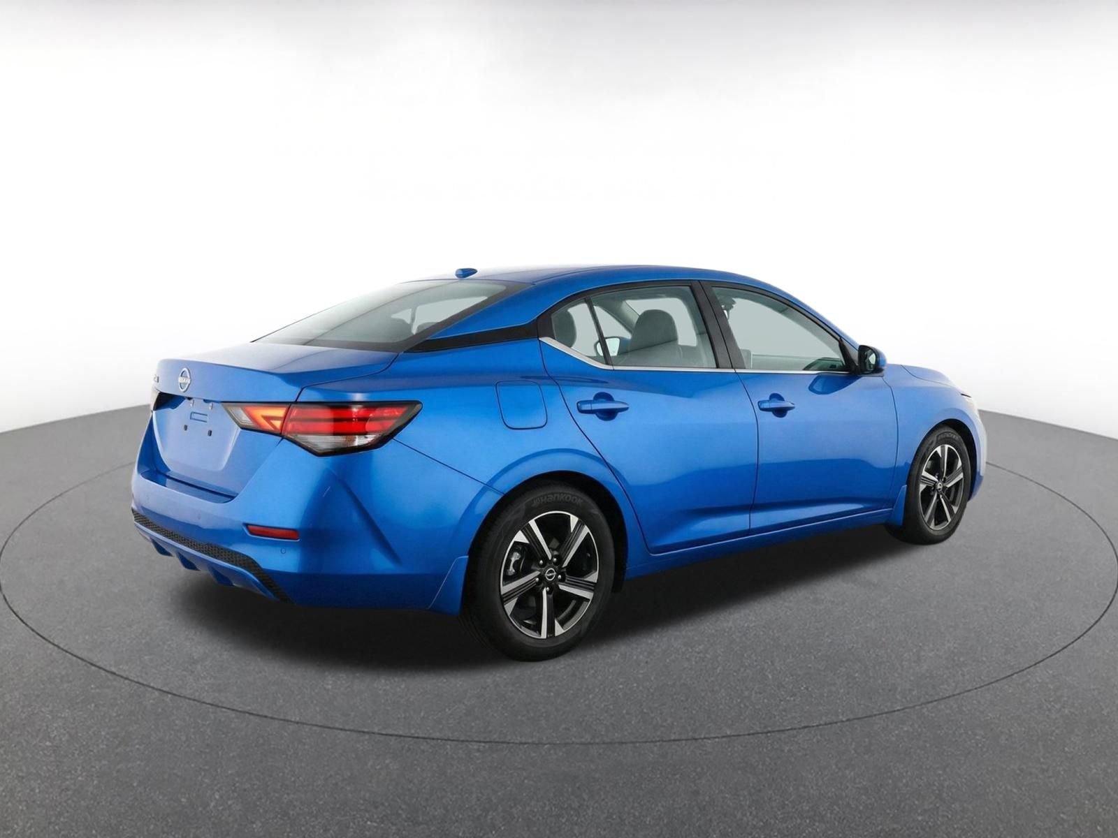 Used 2025 Nissan Sentra SV FWD image 9