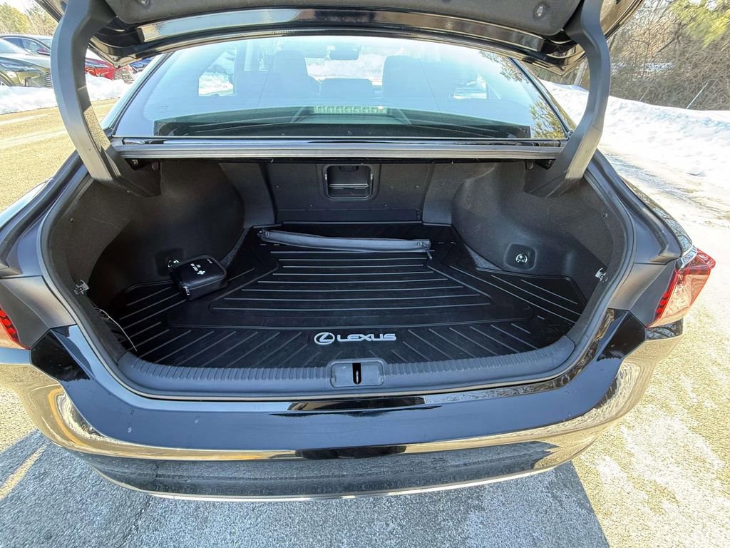 Used 2020 Lexus ES 300h w/ Accessory Package image 27