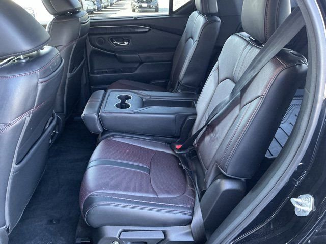 Used 2025 Honda Pilot Black Edition image 14