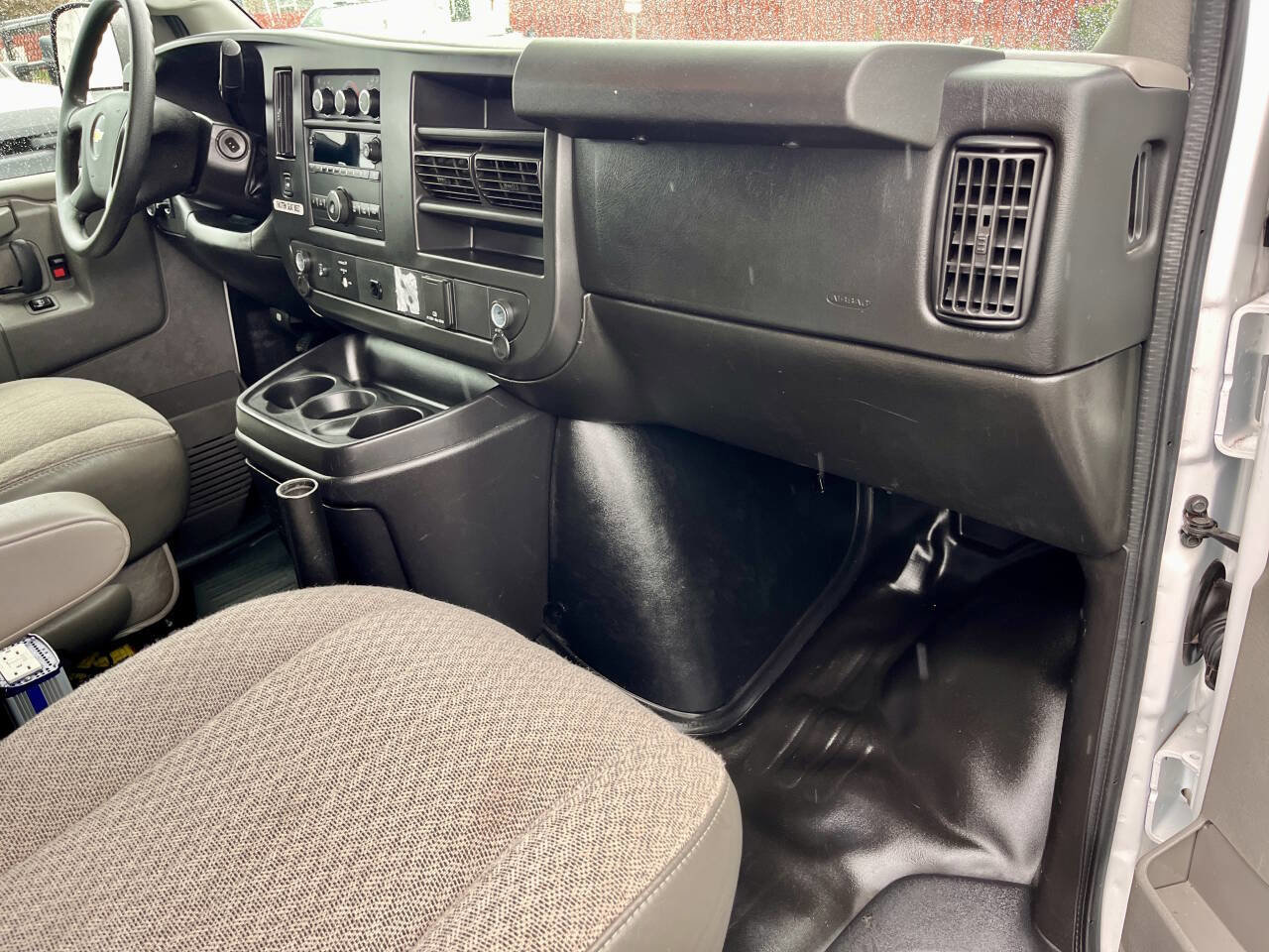 Used 2016 Chevrolet Express 2500 image 16