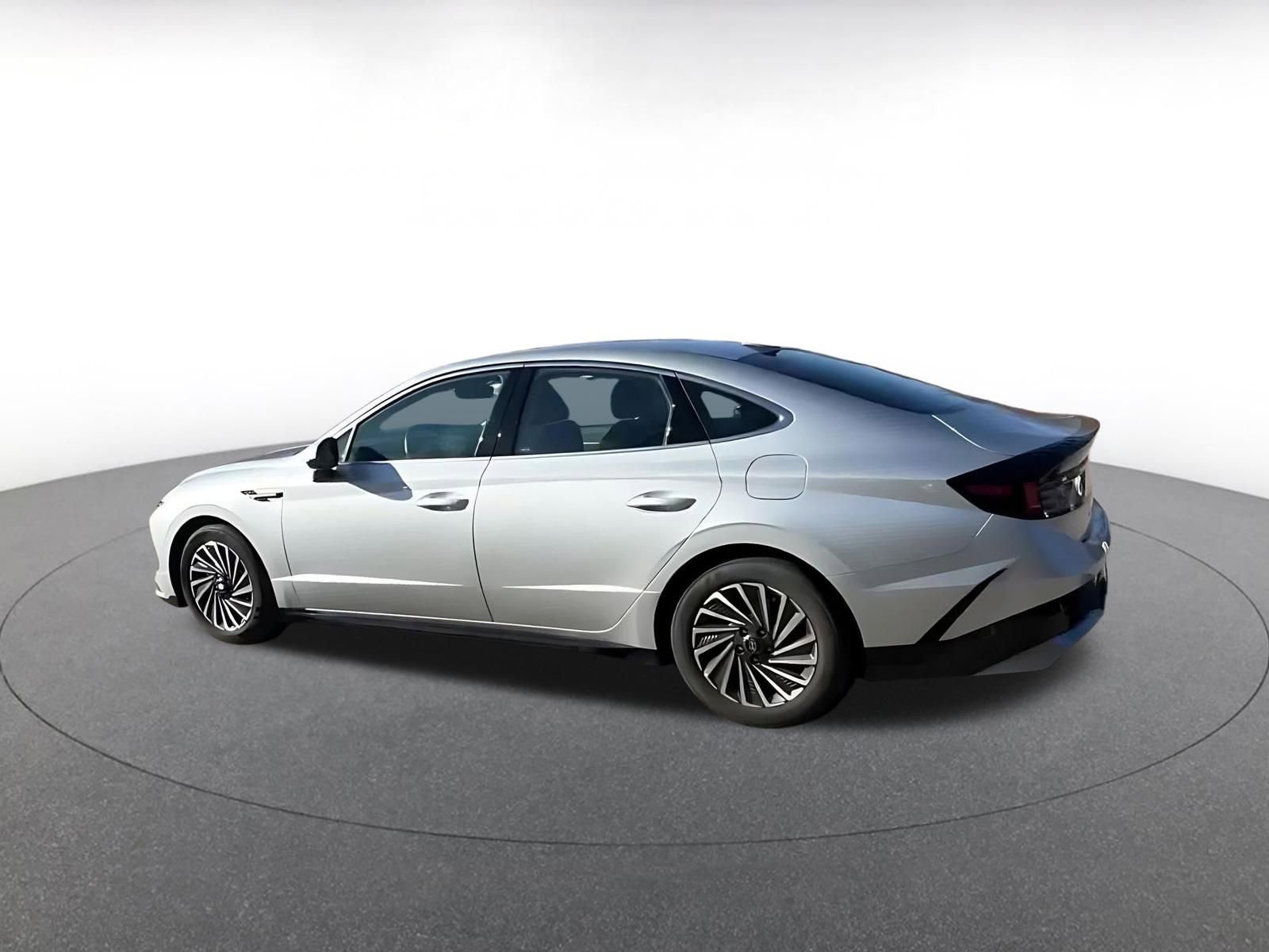 Used 2025 Hyundai Sonata SEL FWD image 11