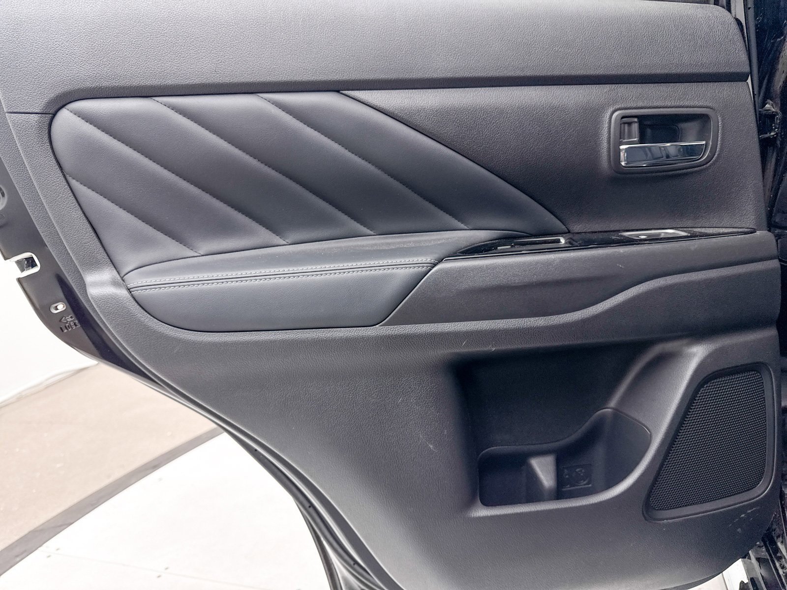 Used 2018 Mitsubishi Outlander SEL image 27