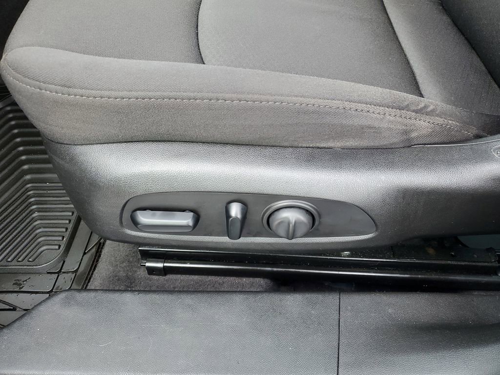 Used 2018 Chevrolet Malibu LT image 10