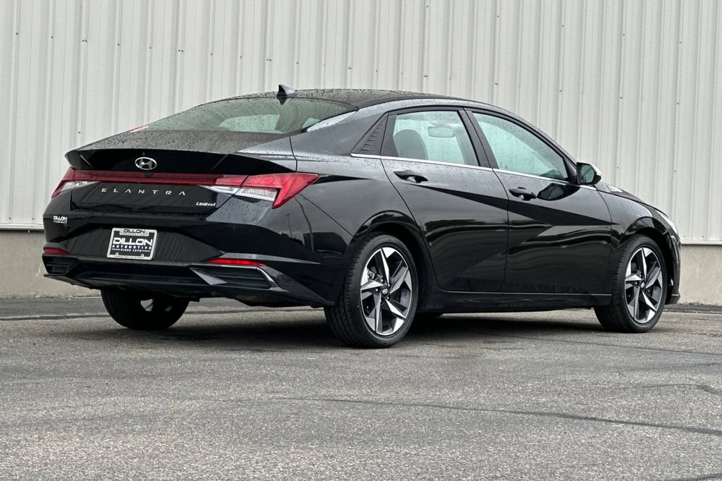Used 2023 Hyundai Elantra Limited FWD image 7