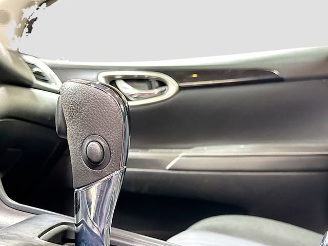 Used 2019 Nissan Sentra SV image 2