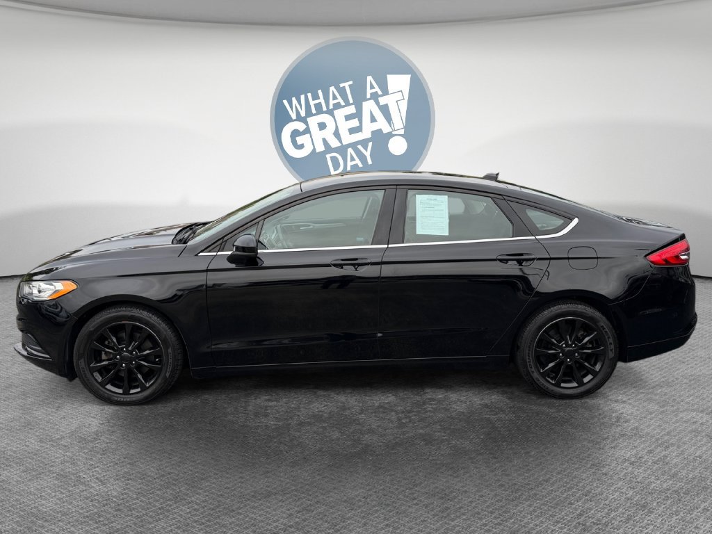 Used 2017 Ford Fusion SE w/ Fusion SE Technology Package FWD image 7