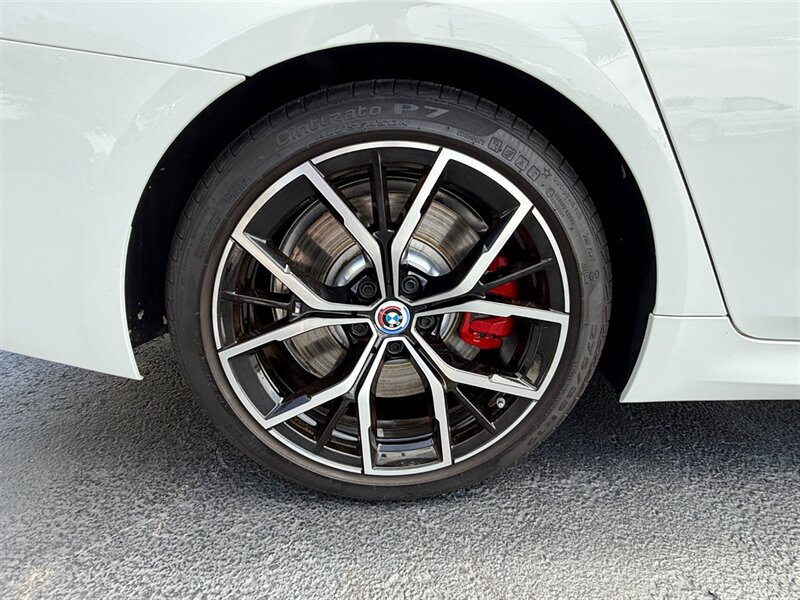 Used 2023 BMW M550i xDrive w/ Executive Package AWD/4WD image 23
