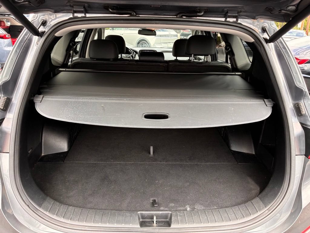 Used 2019 Hyundai Santa Fe SEL FWD image 13