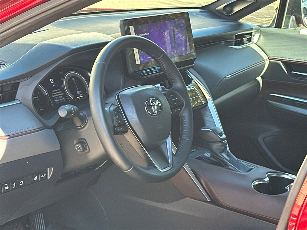 Used 2024 Toyota Venza Limited image 14