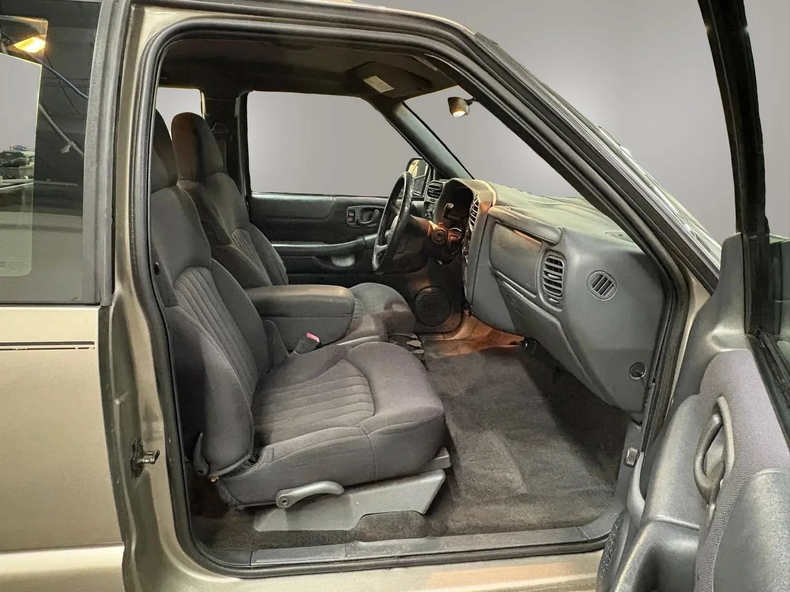 Used 2003 Chevrolet S10 Pickup LS RWD image 16