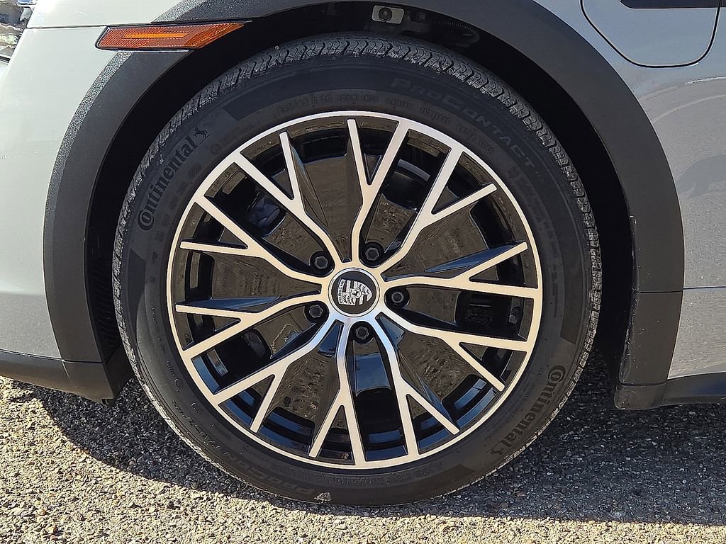 Used 2022 Porsche Taycan 4 Cross Turismo image 12