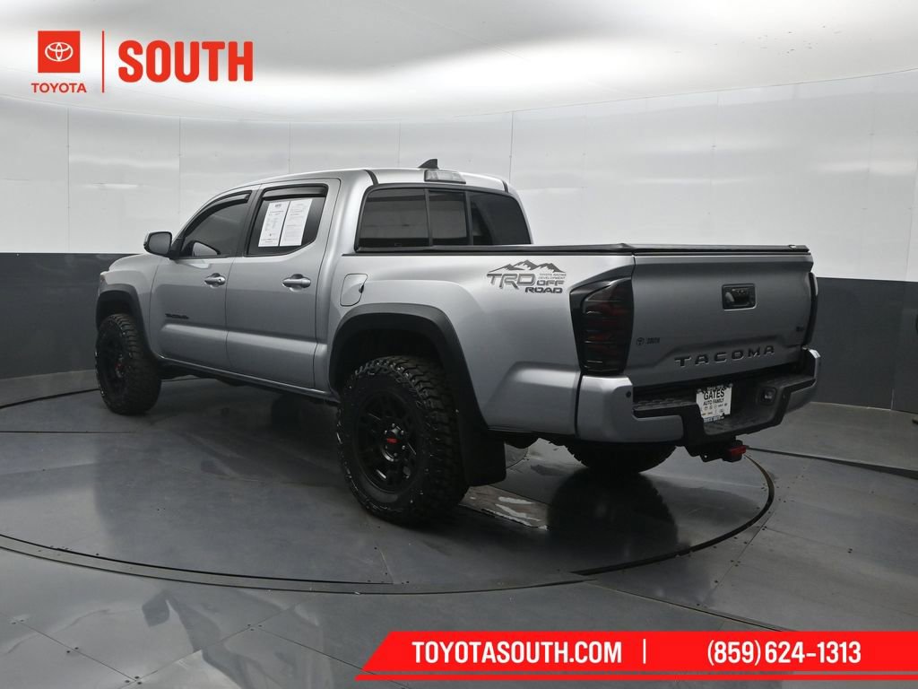 Used 2016 Toyota Tacoma TRD Off-Road AWD/4WD image 8