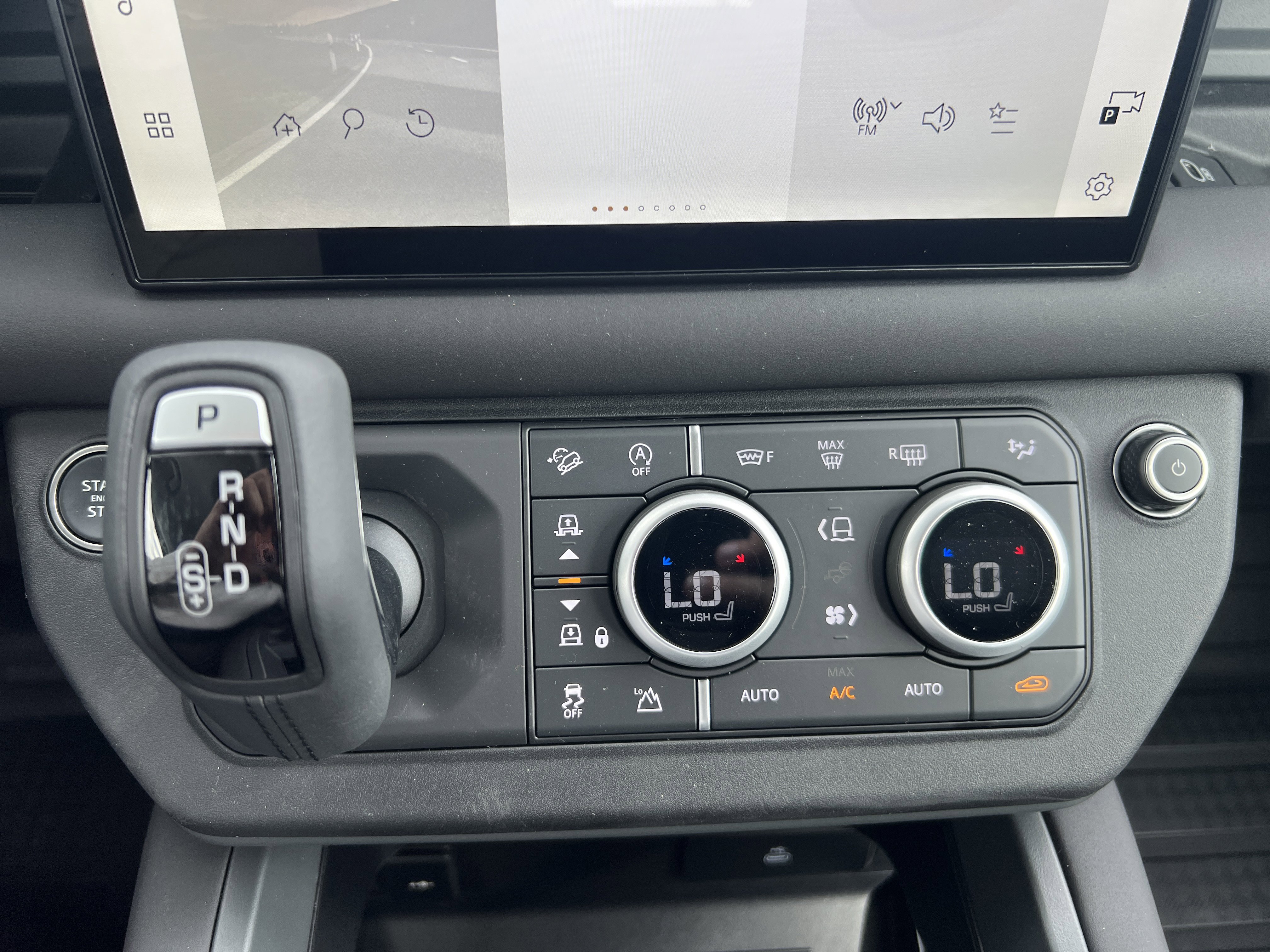 New 2025 Land Rover Defender 90 S image 17