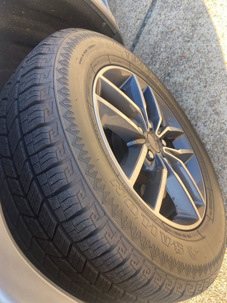 Used 2019 Jeep Grand Cherokee Laredo w/ Security & Convenience Group image 21