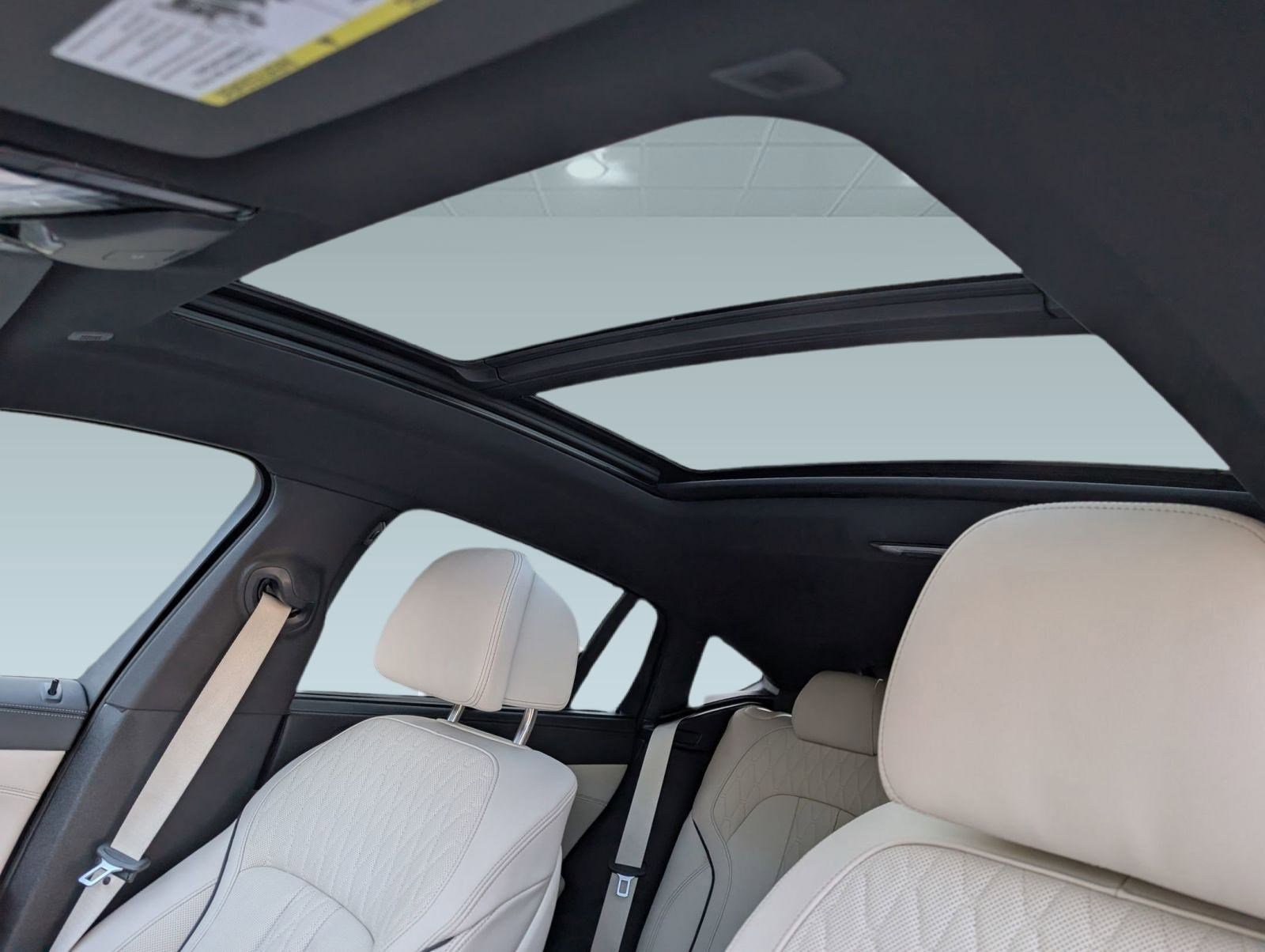 Certified 2024 BMW X6 M60i w/ Dynamic Handling Package image 16