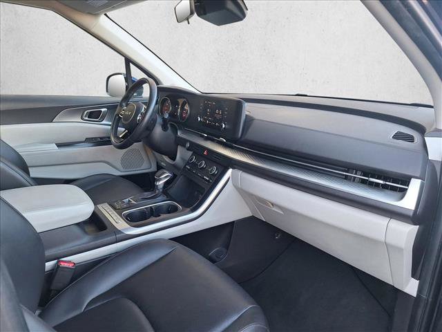 Used 2024 Kia Carnival LX image 18