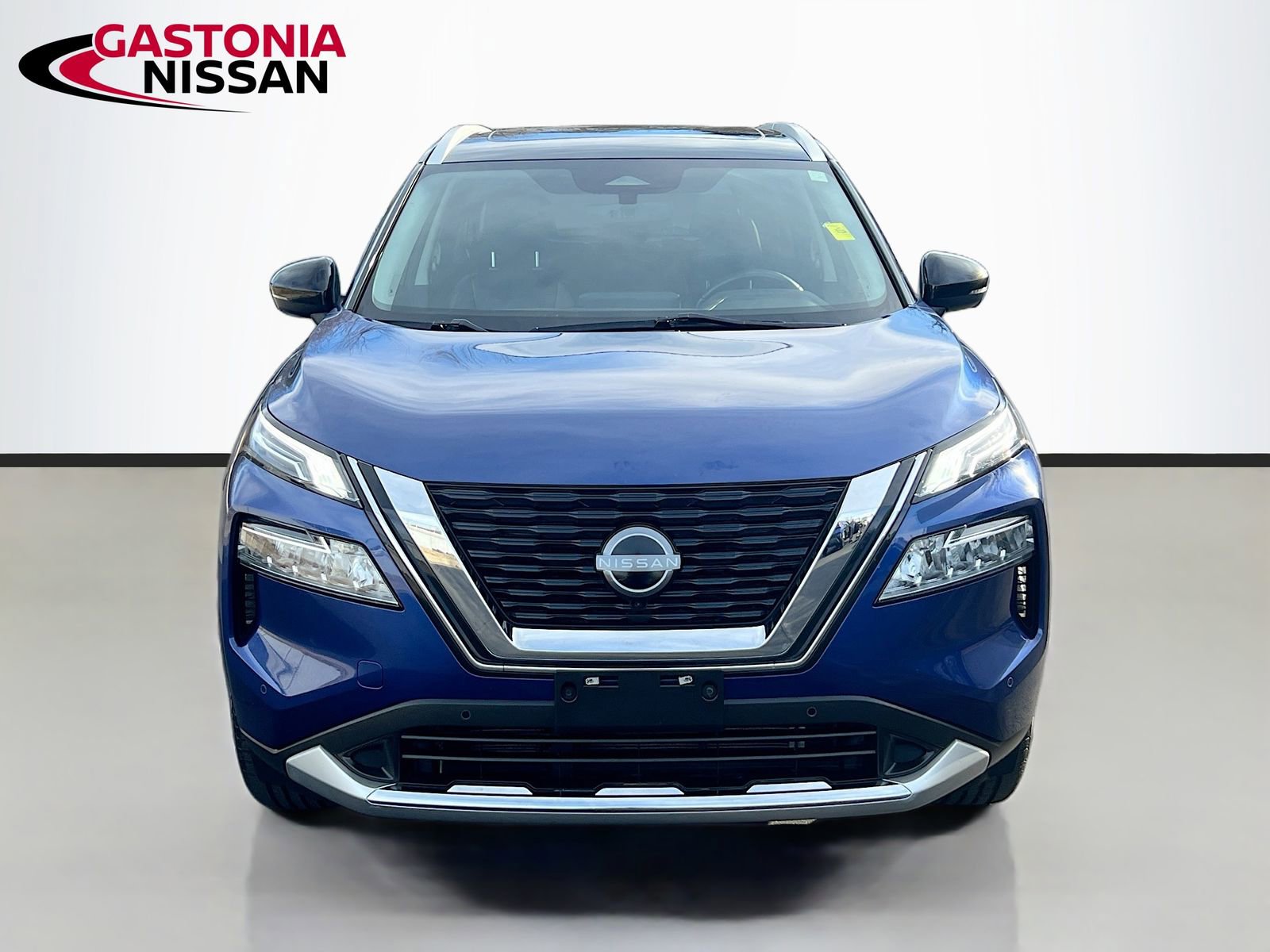Used 2023 Nissan Rogue Platinum image 2