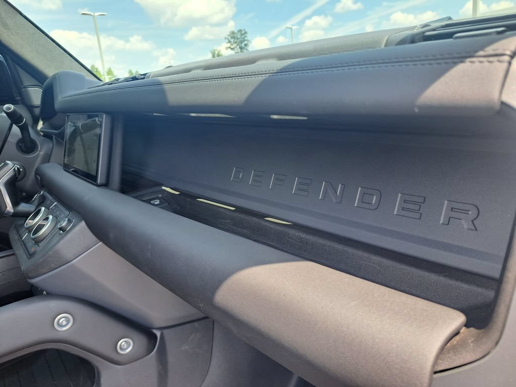 Used 2024 Land Rover Defender 110 X-Dynamic SE AWD/4WD image 33