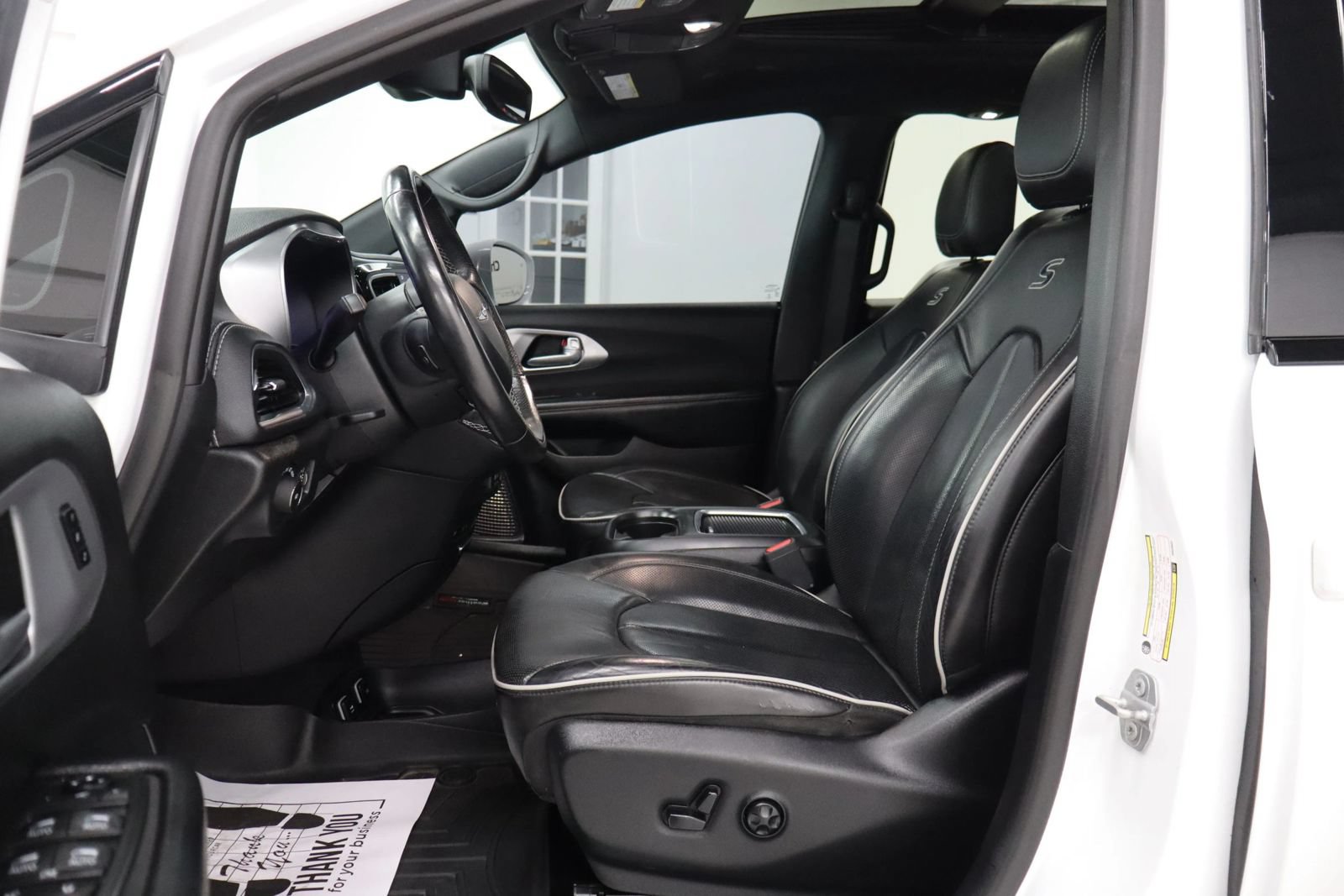Used 2019 Chrysler Pacifica Limited w/ Advanced Safetytec Group FWD image 12