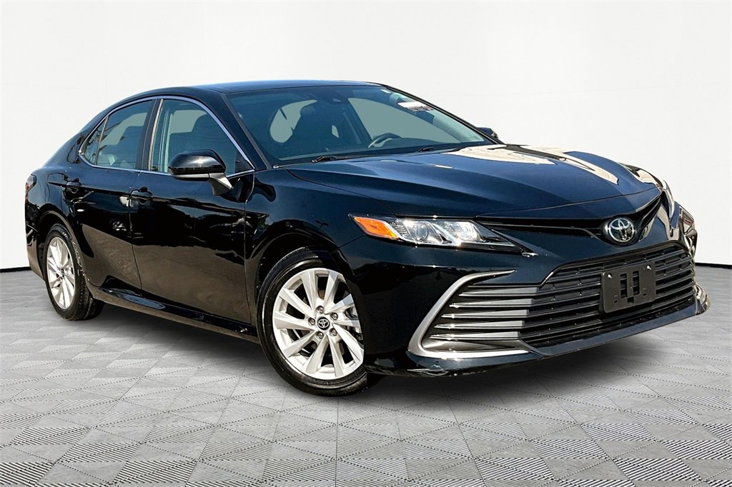 Used 2024 Toyota Camry LE image 12