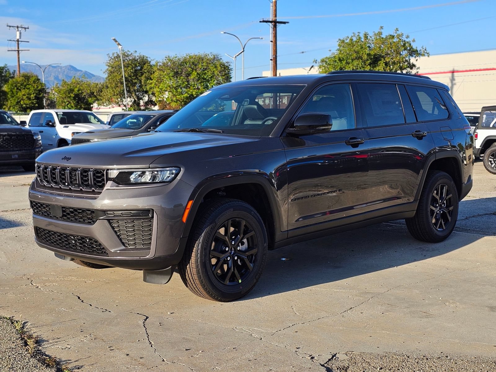 New 2026 Jeep Grand Cherokee L Altitude RWD image 3