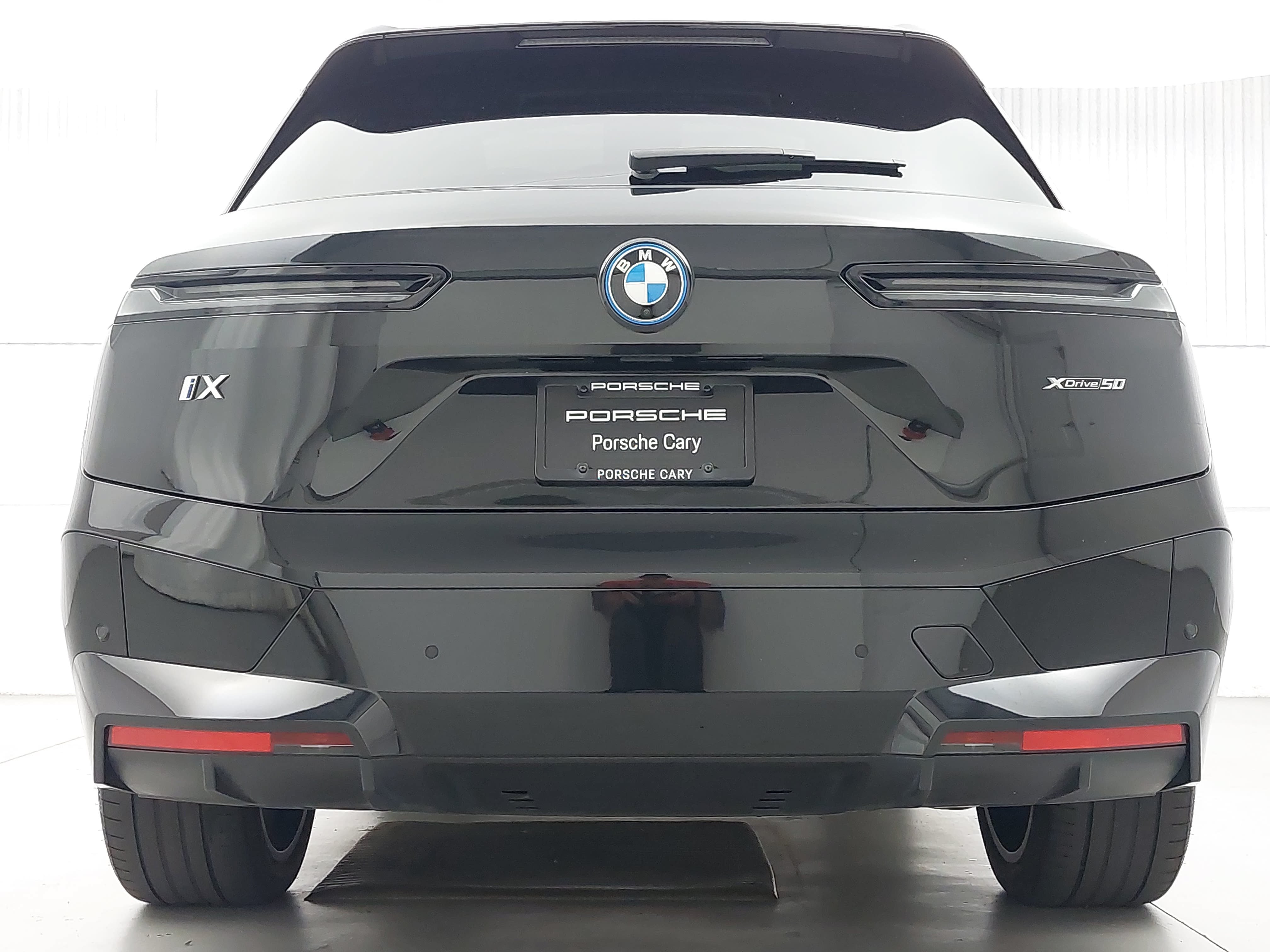 Used 2024 BMW iX xDrive50 w/ Premium Package AWD/4WD image 6