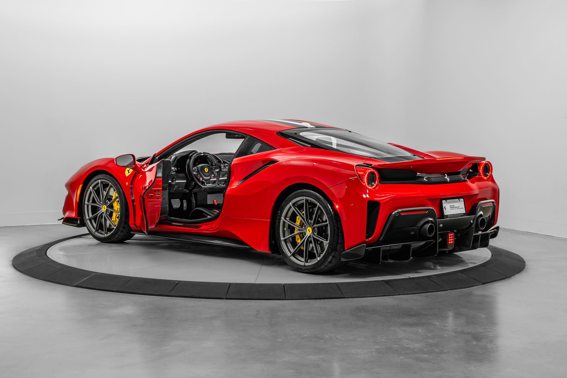 Certified 2020 Ferrari 488 Pista Coupe RWD image 2