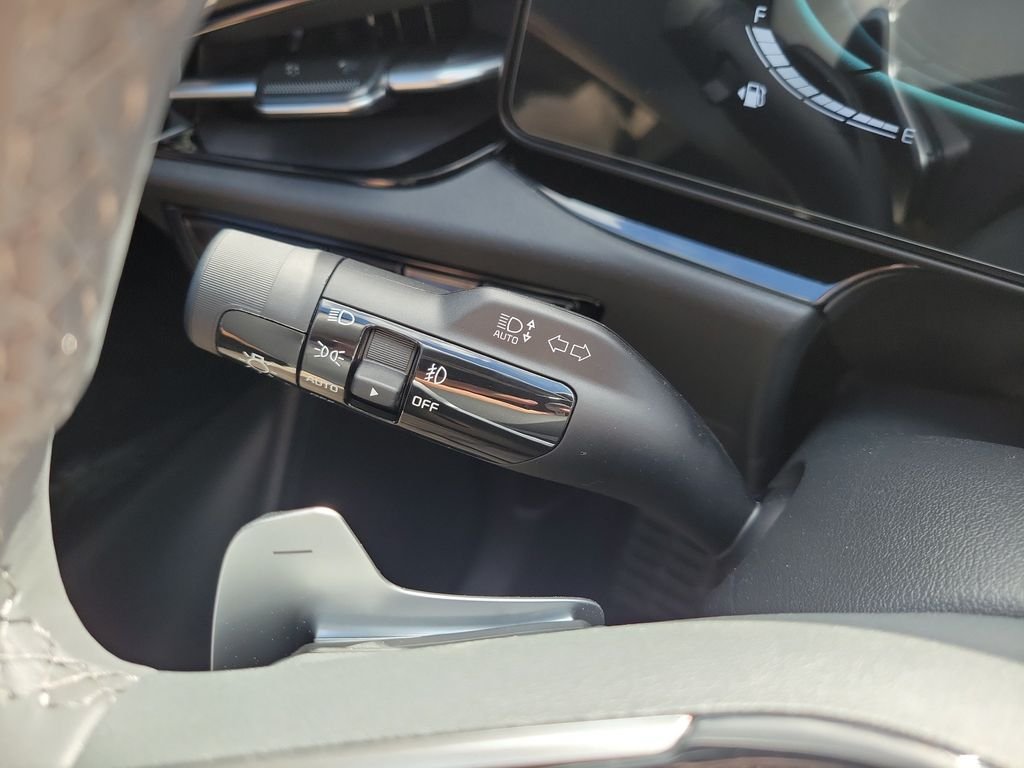 New 2026 Kia Niro SX Touring FWD image 29