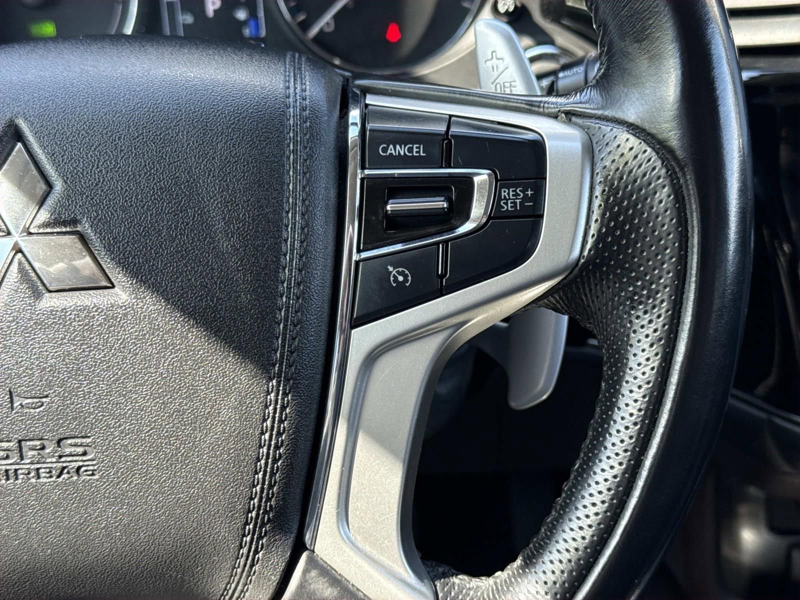 Used 2018 Mitsubishi Outlander 4WD Plug-In Hybrid image 14