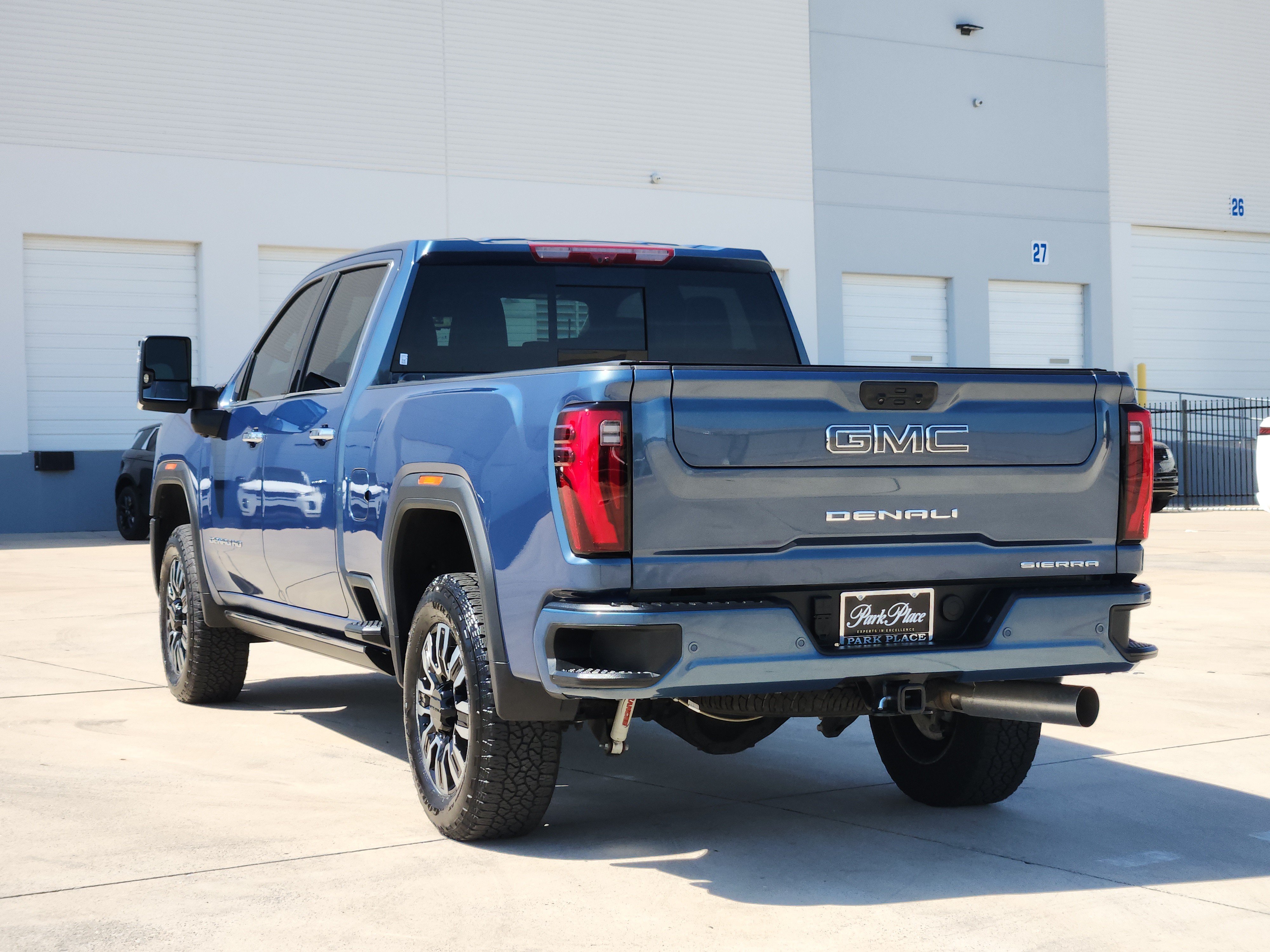 Used 2025 GMC Sierra 2500 Denali Ultimate AWD/4WD image 4